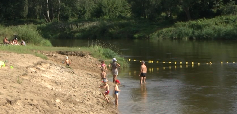 Sieradzanie wypoczywają nad rzeką Wartą