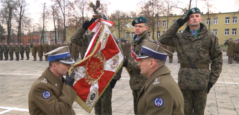 Zmiana warty w 15. Sieradzkiej Brygadzie Wsparcia Dowodzenia